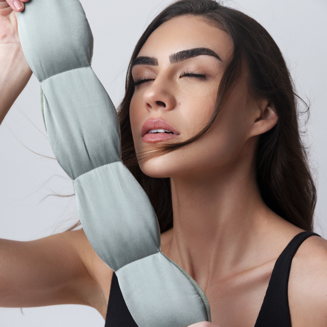 Calming Weighted Sleep Mask – Dual-Sided Silk & Velvet