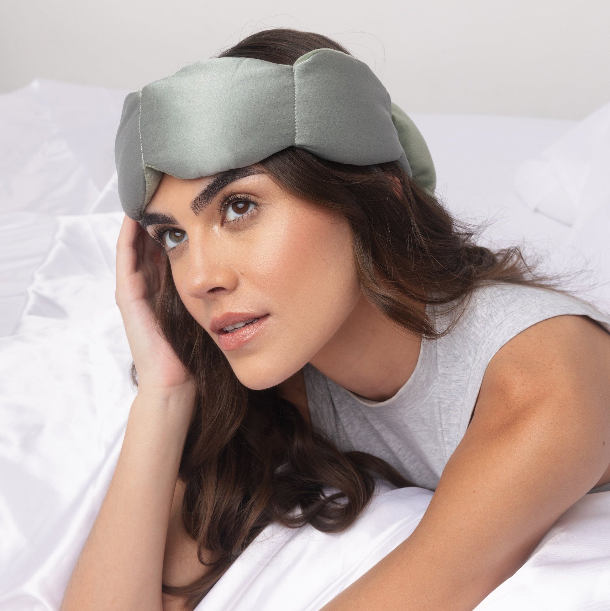 Calming Weighted Sleep Mask – Dual-Sided Silk & Velvet