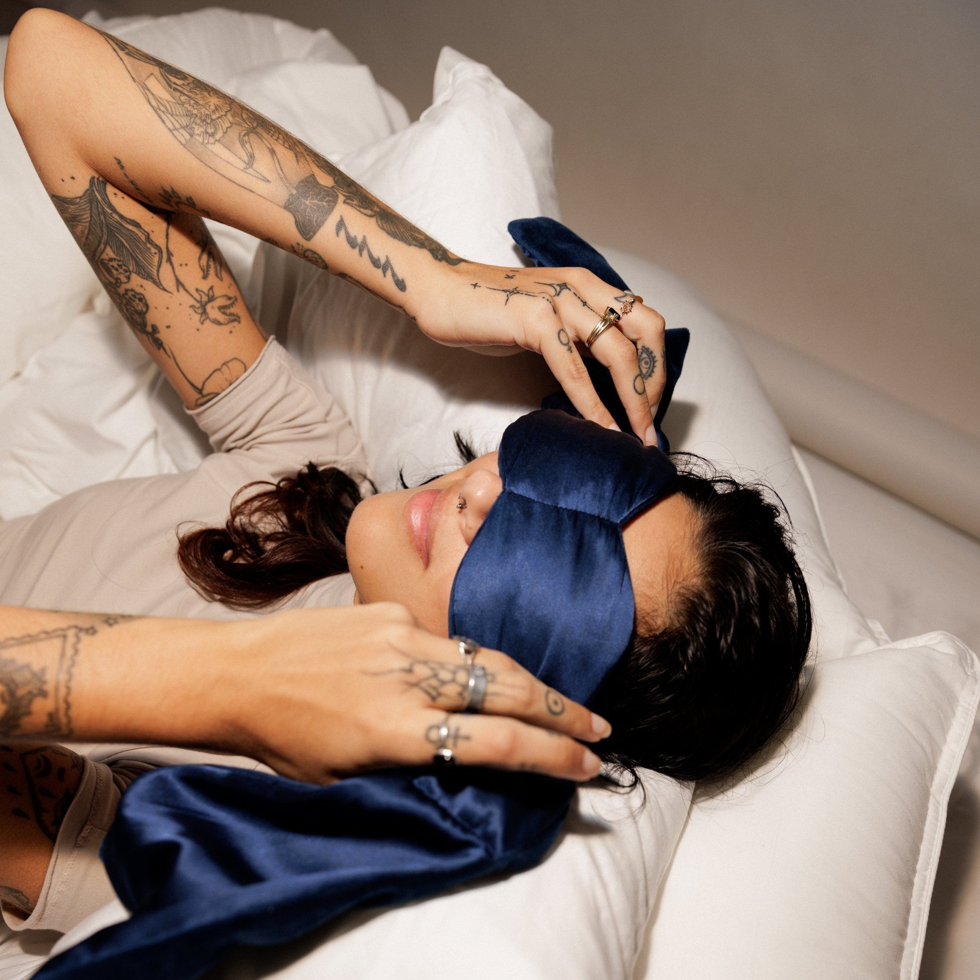 Calming Weighted Sleep Mask – Dual-Sided Silk & Velvet