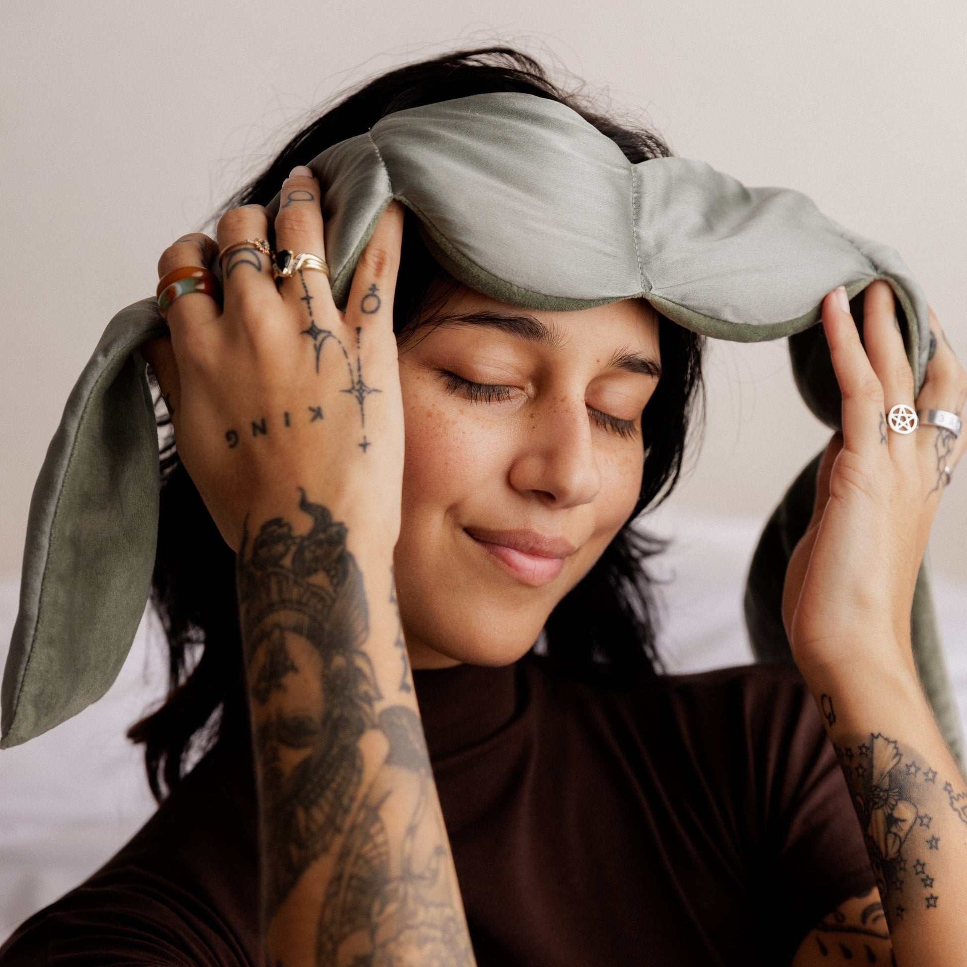 Calming Weighted Sleep Mask – Dual-Sided Silk & Velvet